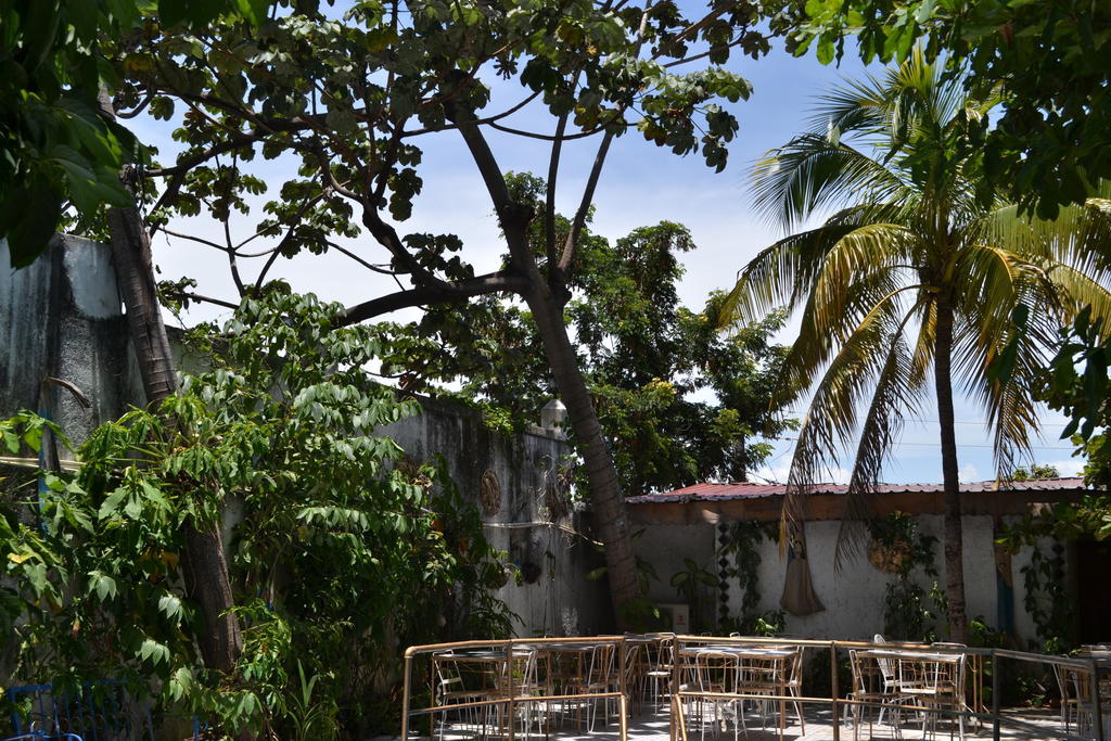 Pacot Breeze Hotel Musseau Bagian luar foto