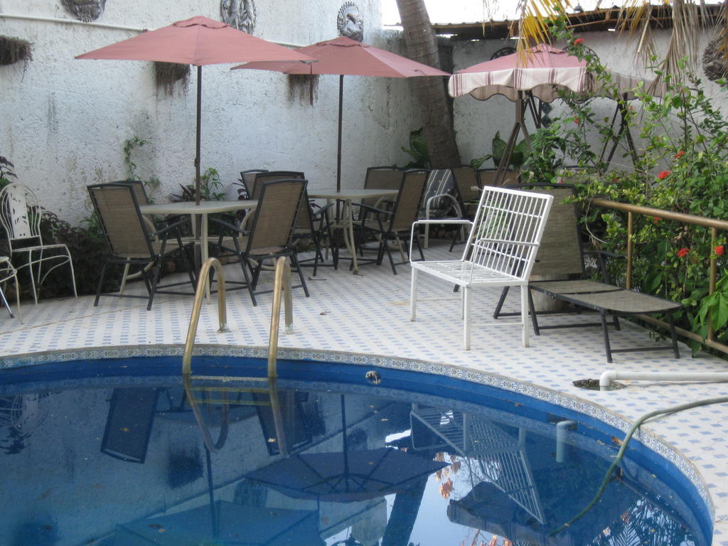 Pacot Breeze Hotel Musseau Bagian luar foto