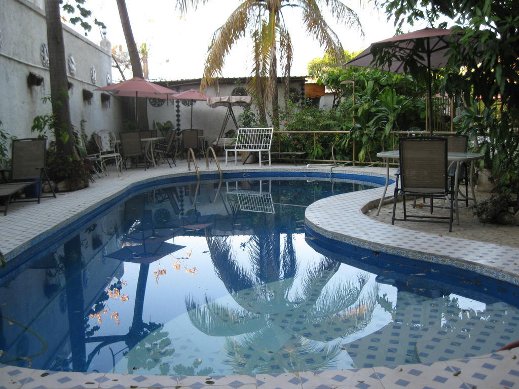 Pacot Breeze Hotel Musseau Bagian luar foto