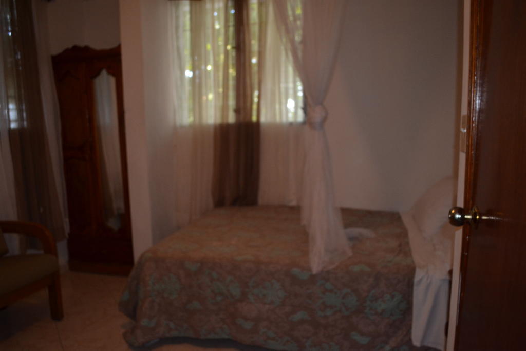 Pacot Breeze Hotel Musseau Bagian luar foto
